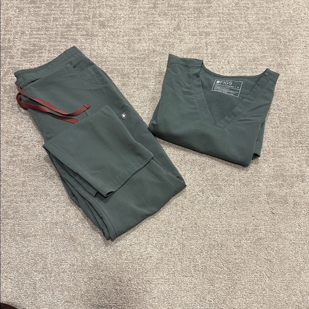 FIGS Bonsai Green Scrubs Set SMALL